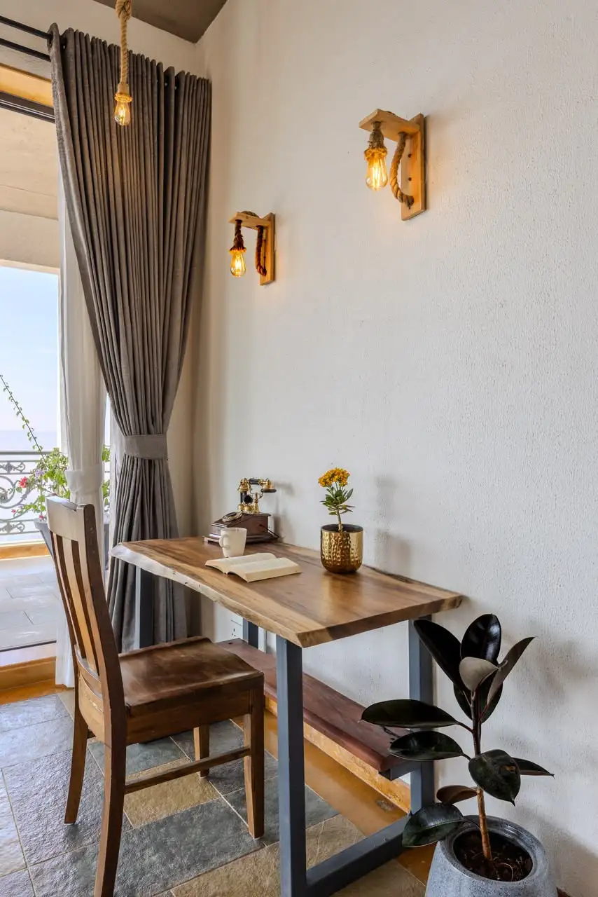 Writing desk, Saah Villa
