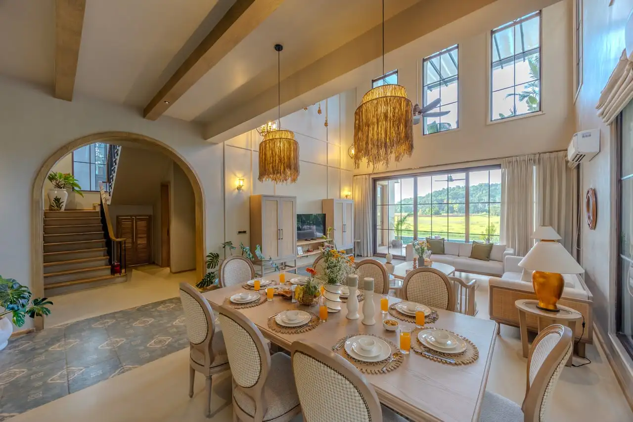 Double-height dining room, Banyan Bliss 2
