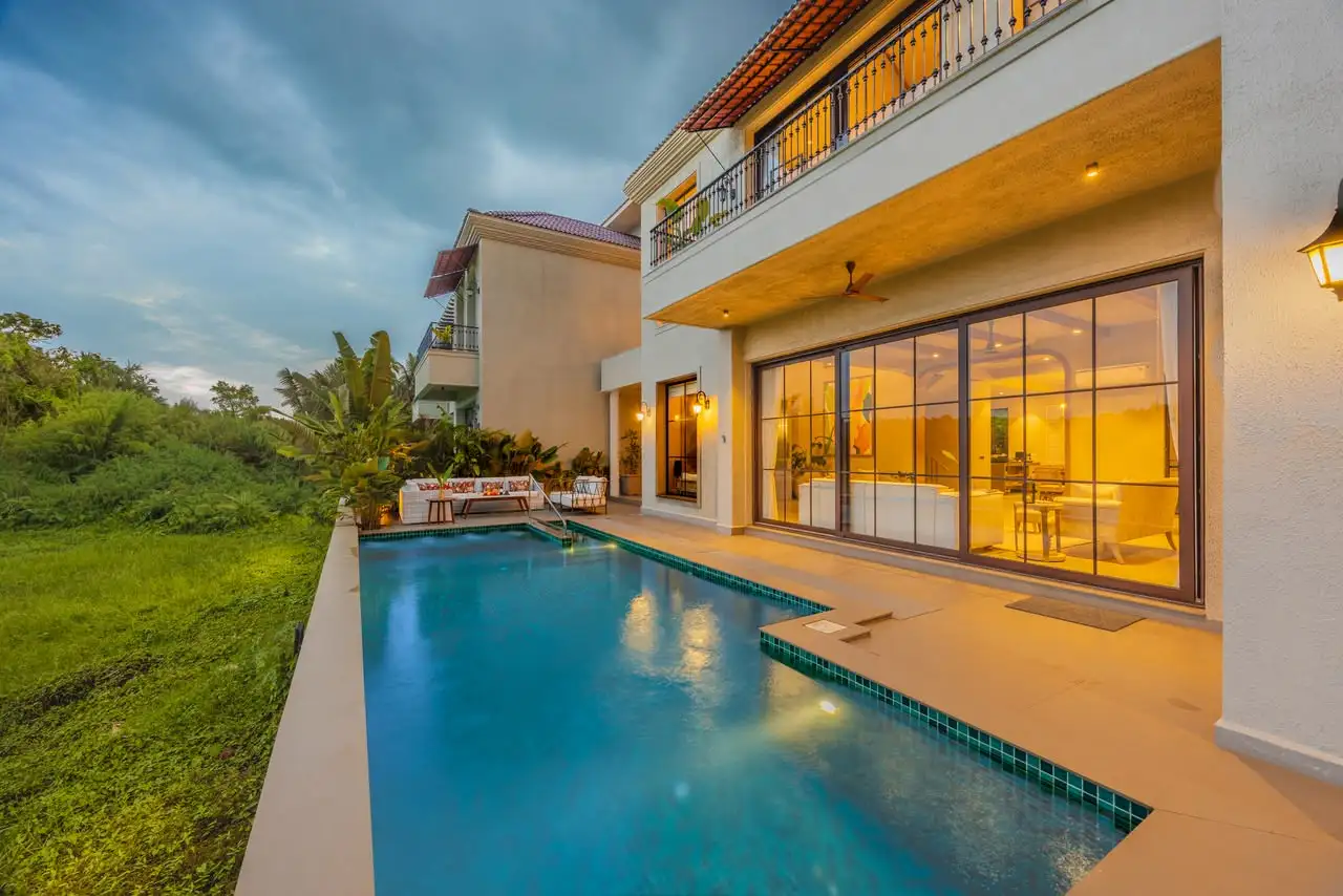 Pool at dusk, Banyan Bliss 1