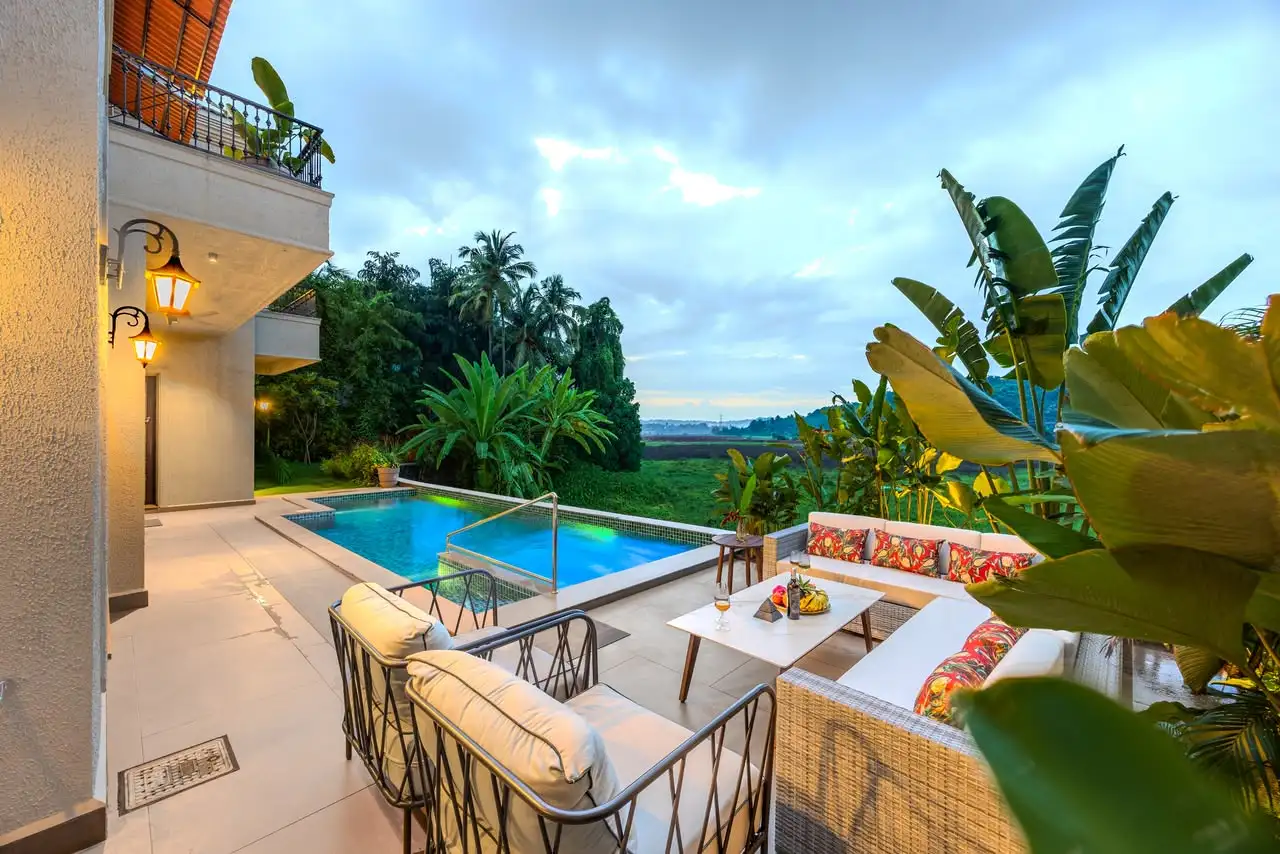 Poolside lounge, Banyan Bliss 1