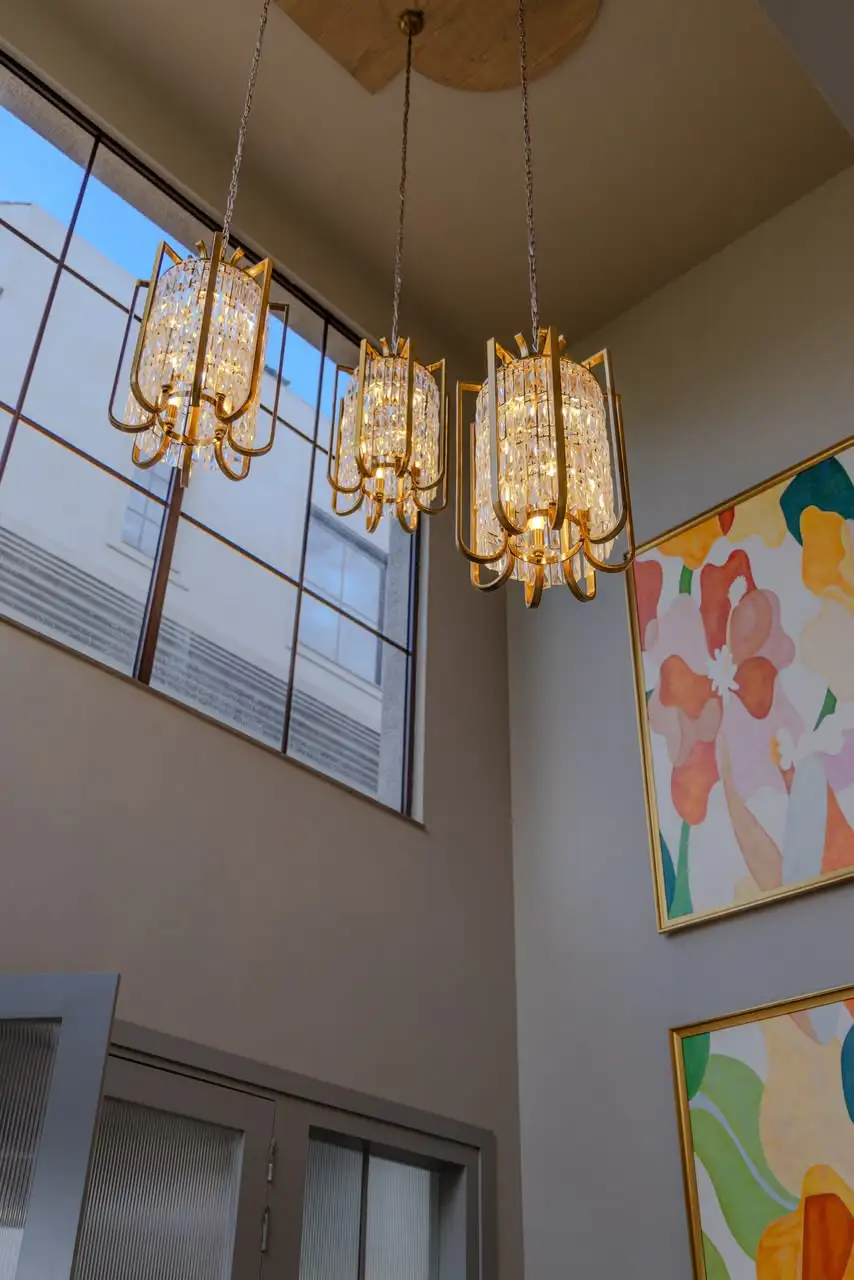 Chandelier and tall windows, Banyan Bliss 1