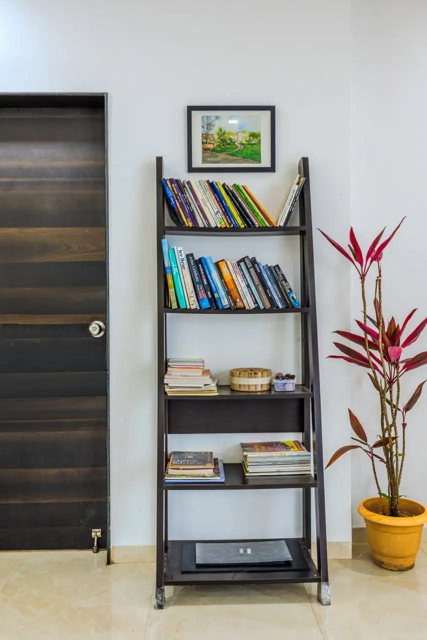 Bookshelf corner, Borde Farms Panshet