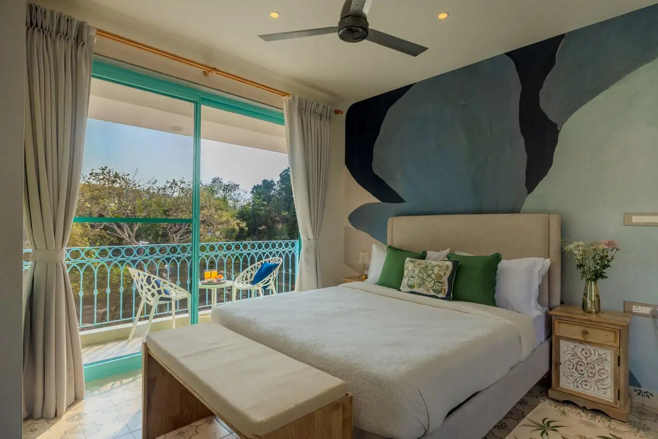 Bedroom with a mural wall, Casa De Sai