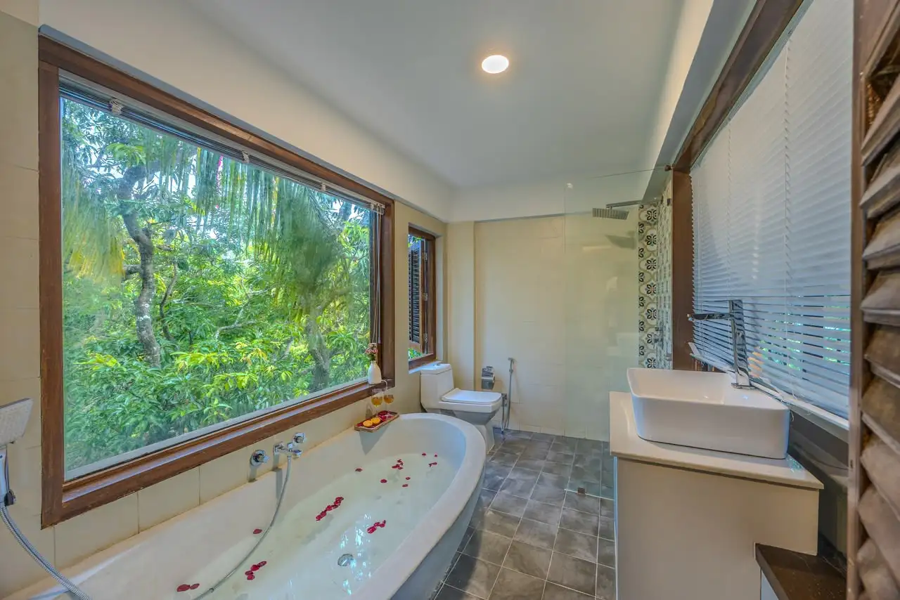 Bathroom with a tub, Cidade Villa