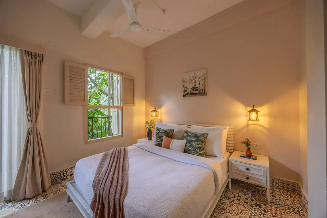 Bedroom in warm light, Cidade Villa