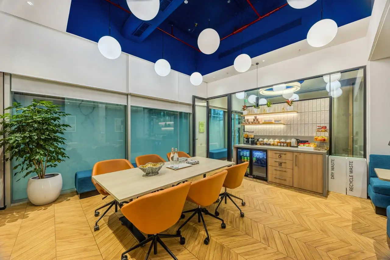 Café with a blue ceiling, Equnix