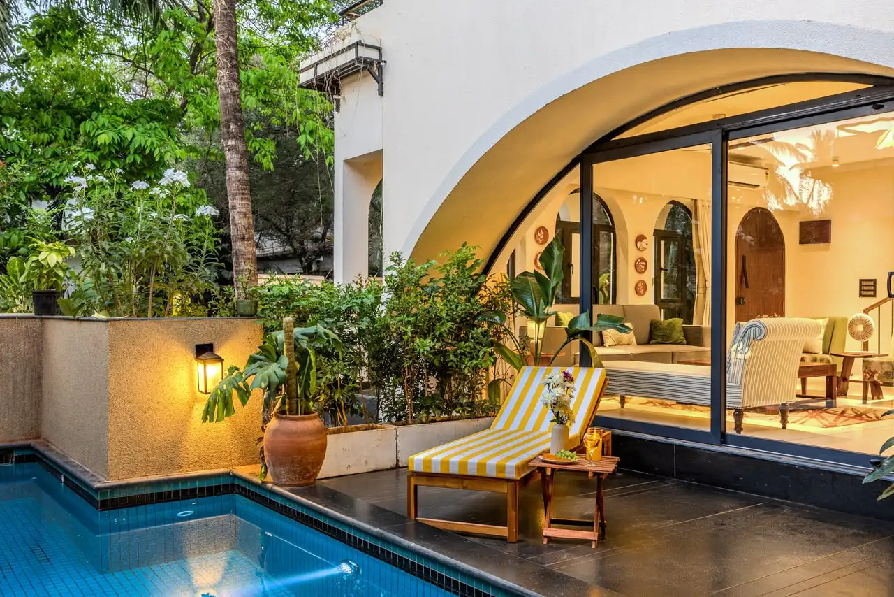 Pool and arched glass wall, IDA 6