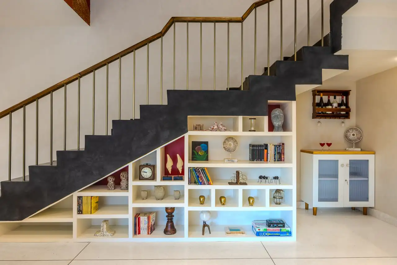 Staircase with shelves, IDA 6