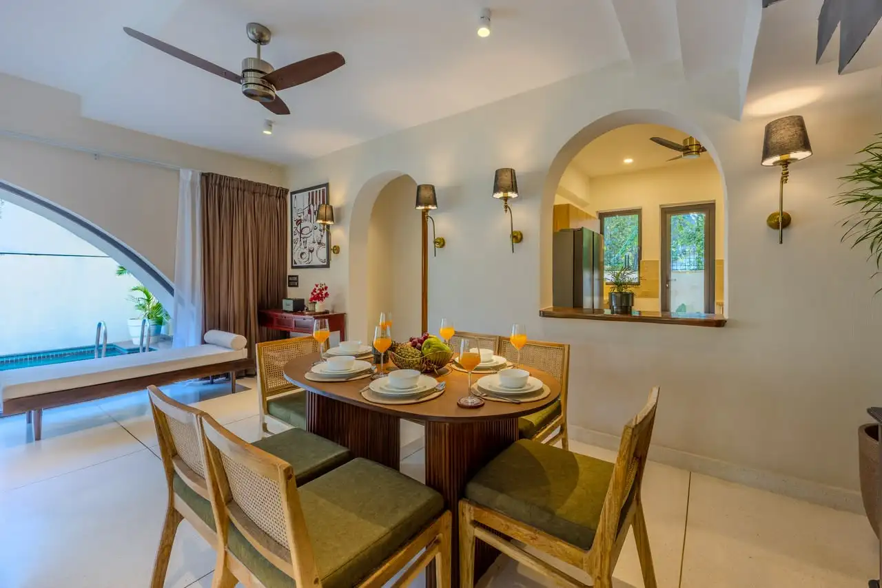 Dining area with arched windows, IDA 9