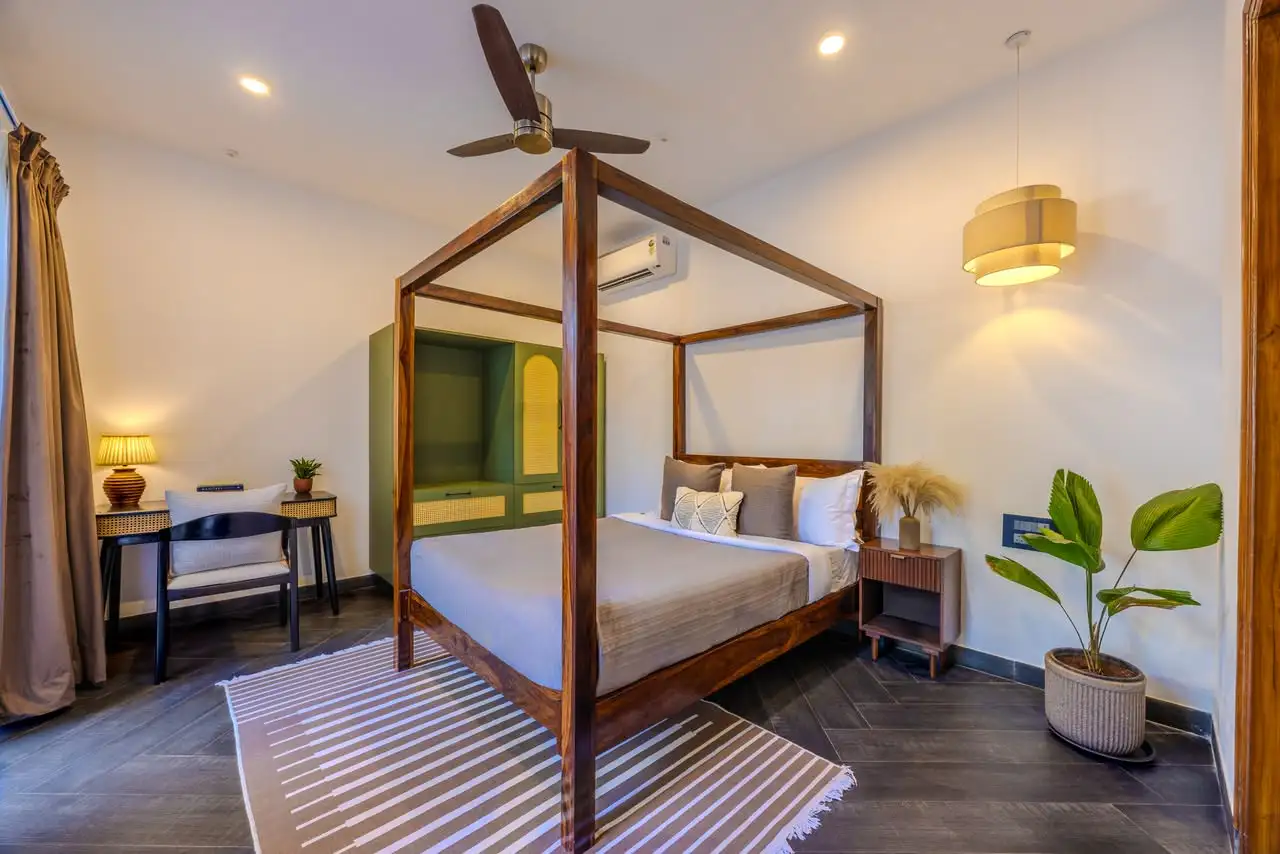 Bedroom with a four-poster bed, IDA 9