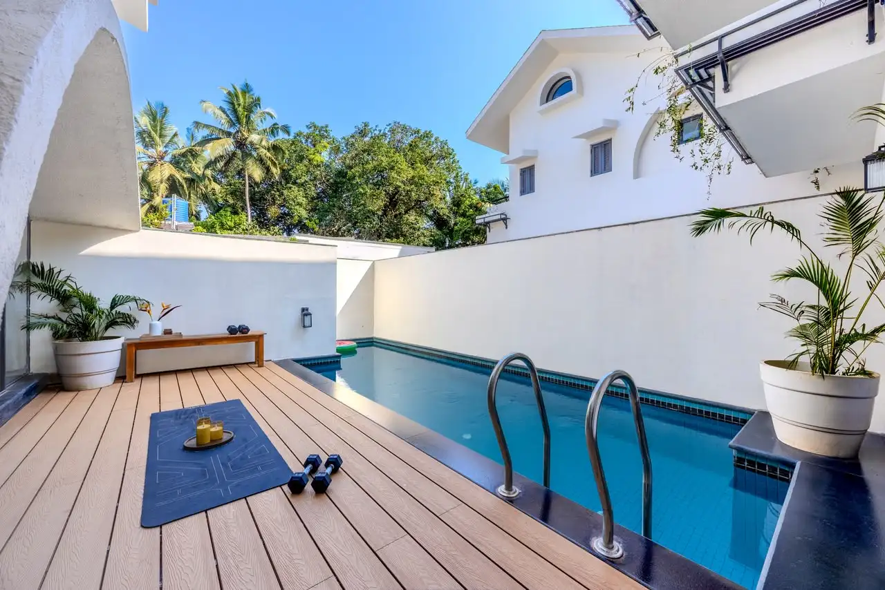 Pool deck, IDA 9