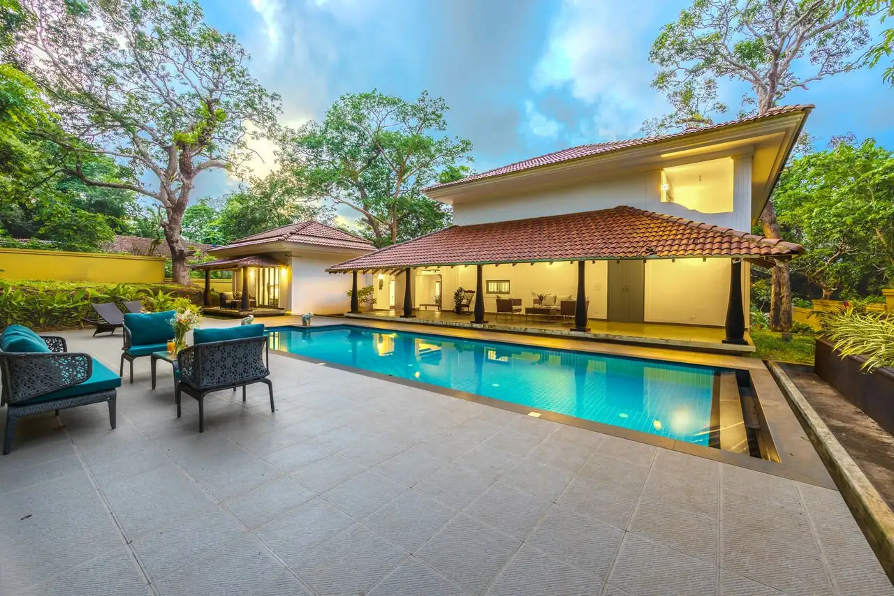 Pool and pavilion, Lincoln Villa, Siolim
