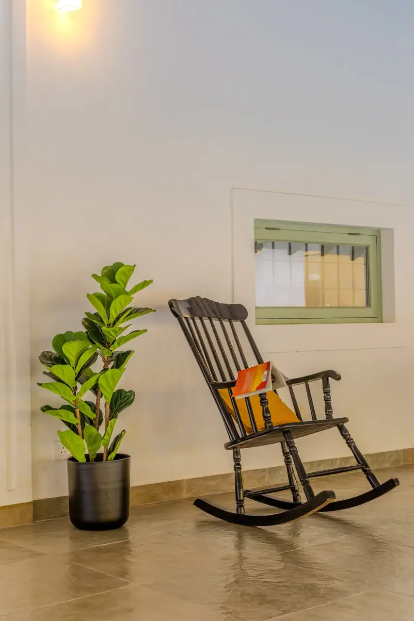 Rocking chair, Lincoln Villa, Siolim